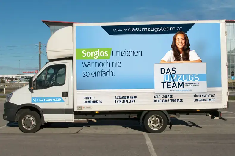 Übergewicht beim Umzug - Umzugs-LKW auf einem Parkplatz